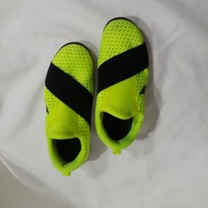 stringless tennis shoes